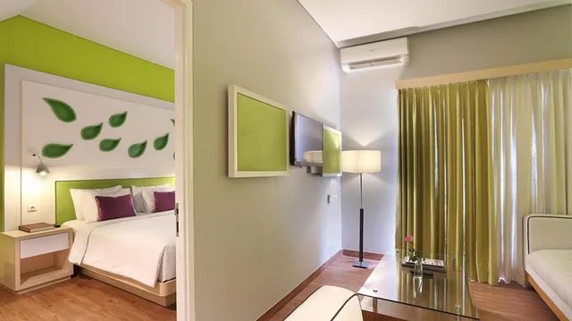 جناح جونيور، Shakti Hotel 8/10