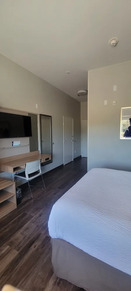 غرفة بسرير كوين لذوي الإعاقة، Microtel Inn and Suites By Wyndham Fountain North 2/2