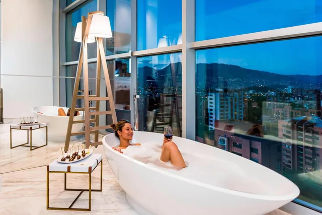 جناح رئاسي بسرير كينج مع دخول الصالة، Medellin Marriott Hotel 9/9