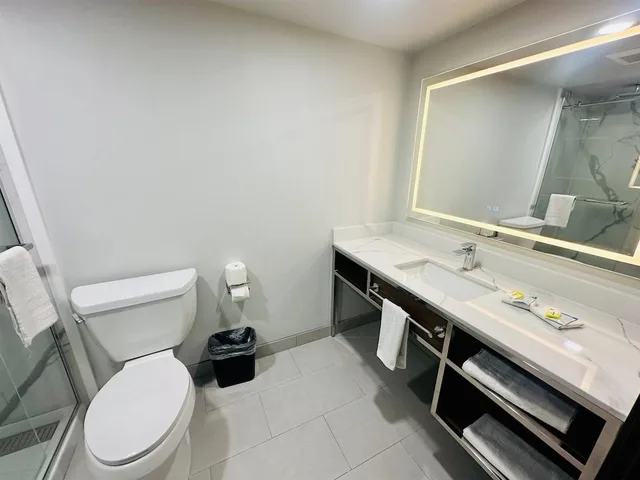 غرفة سوبيريور بسرير كينج، La Quinta Inn by Wyndham Costa Mesa / Newport Beach 8/10