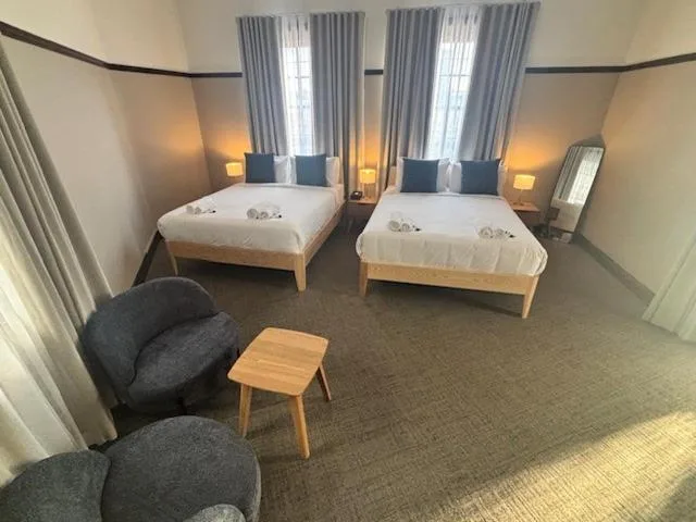 غرفة بسريرين كوين، Strathfield Hotel 4/10