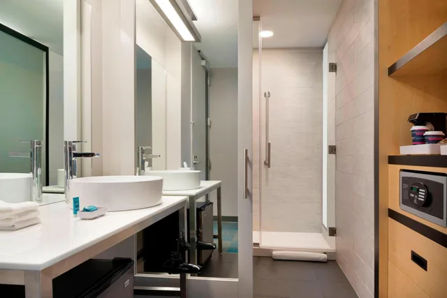 Aloft, Guest Room, King Bed, City View، ALOFT COLUMBIA DOWNTOWN 6/6