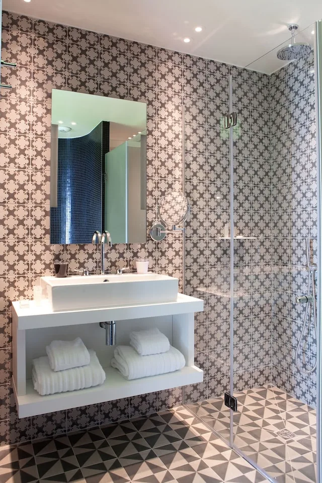 جناح جونيور، HOTEL L'ANTOINE 5/6