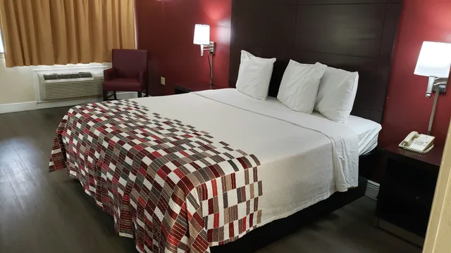 Suite, King Bed, Red Roof Inn Kenner - New Orleans Airport NE 1/4