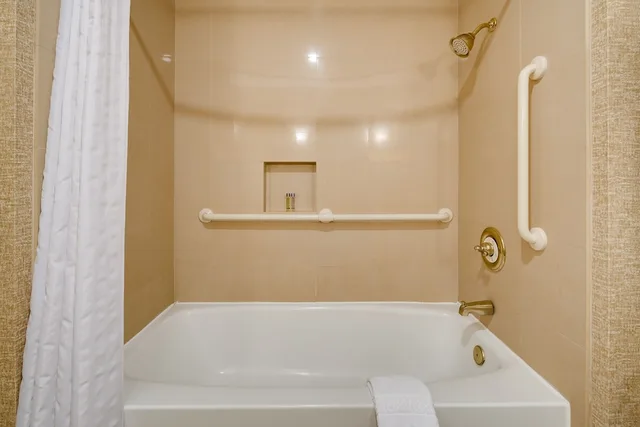 Family, King Bed, 1 King and 2 Queen Beds, Ocean View, Showboat Atlantic City 4/4
