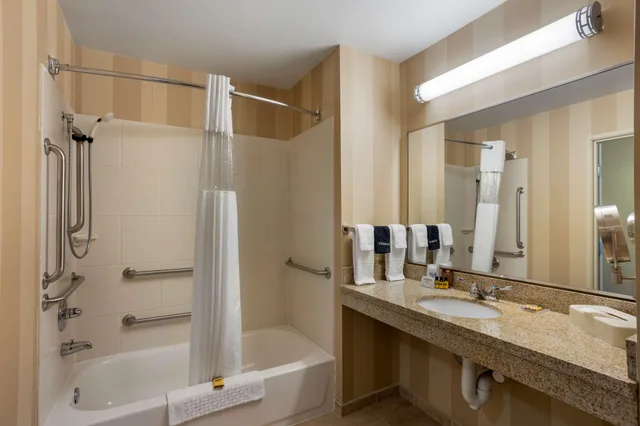 جناح بسرير كينج لذوي الإعاقة، Best Western Plus University Park Inn & Suites 4/5