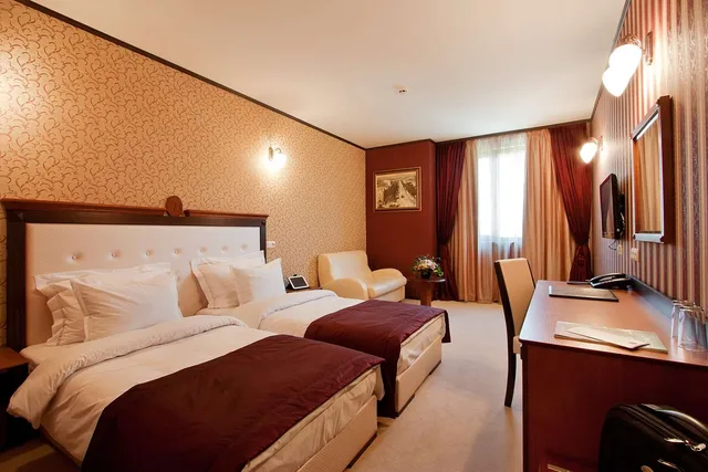 Superior, Twin Beds, Sofa, Best Western Plus Bristol Hotel 1/3