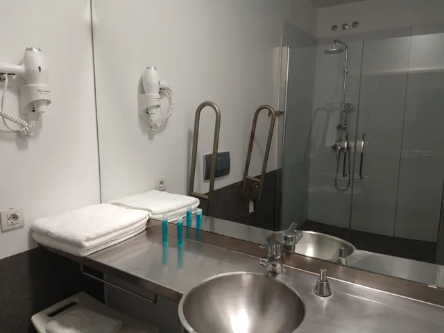 Standard, Triple, 2 Bunk Beds, Centre Esplai Hostel 3/3