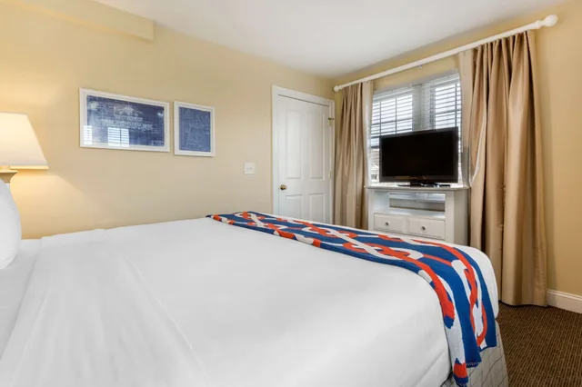 جناح بسرير كينج وسريرين منفصلين بغرفتي نوم مع أريكة، Bluegreen Vacations The Breakers Resort, an Ascend Collection Resort 2/10
