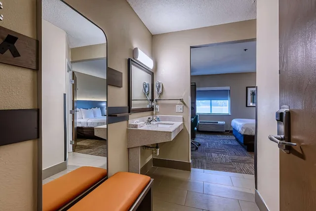 غرفة بسرير كوين لذوي الإعاقة، Comfort Inn Shepherdsville - Louisville South 4/4