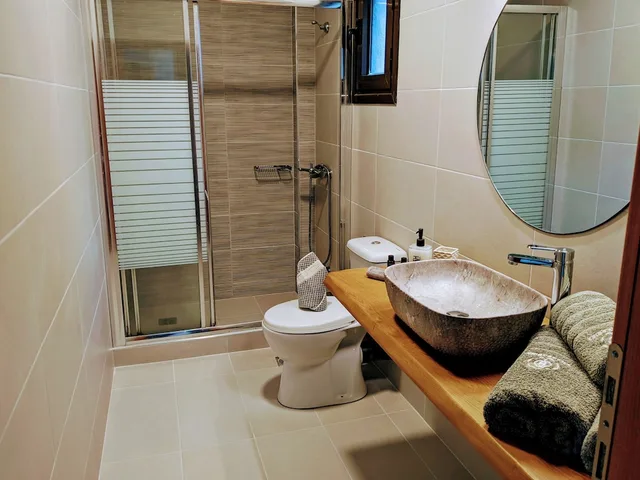 جناح كومفورت بسرير كوين، Villa Karina Near Achladies Beach 4/5