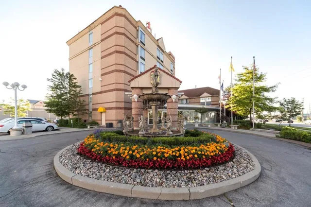 استوديو بسرير كوين مع أريكة، Monte Carlo Inn Airport Suites 1/1