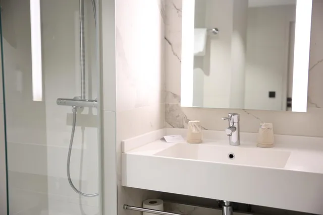 غرفة عائلية بشرفة بإطلالة، Best Western Plus Hotel du Pont Wilson 3/4