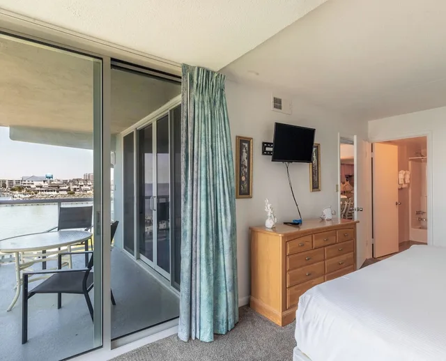 2 Bedrooms, Condo, Standard, 2 Double Beds, King Bed, Bay View, Sofa, Balcony، Bay Club Resort 4/10