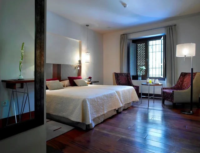 غرفة قياسية بثلاثة أسرّة، Parador De Granada 8/10