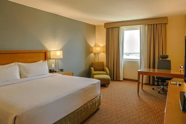 غرفة قياسية بسرير كينج، CROWNE PLAZA MONTERREY AEROPUERTO 2/10