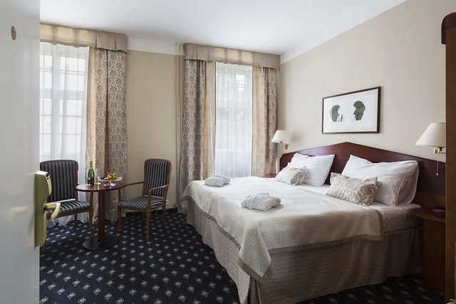 غرفة ديلوكس بسرير كينج، Pytloun Old Armoury Hotel Prague 3/6