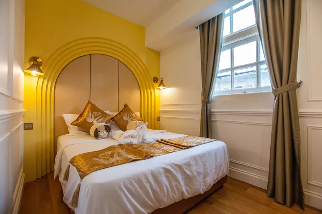 Premium, Queen Bed, White Mansion Hotel 3/6