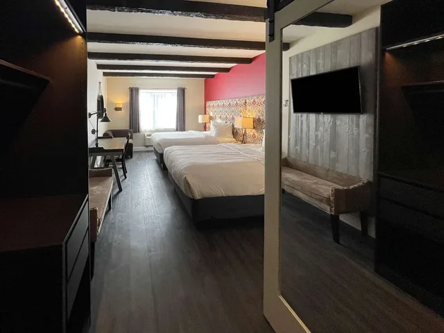 Upgrade, 2 Queen Beds، The Century House Ascend Hotel Collection 8/10
