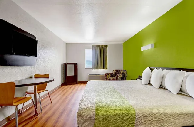 جناح بسرير كينج، Motel6 Moriarty, NM 1/8