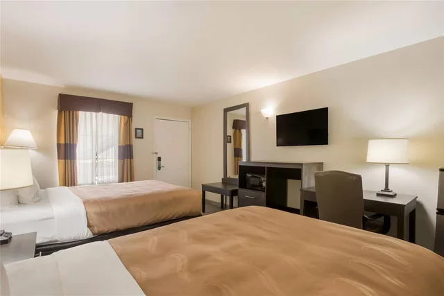 جناح بسريرين مزدوجين لذوي الإعاقة، Quality Inn & Suites Greensboro near Lake Oconee 2/6