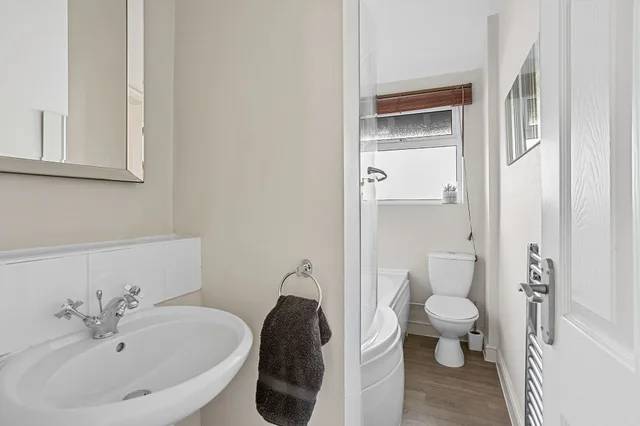 شقة بسرير كينج وسرير بطابقين بـ3 غرف نوم، Bedford House Apartments 4/4
