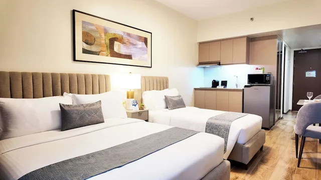 Bay Suite, Family, 2 Queen Beds، Savea Bay City Manila 2/8