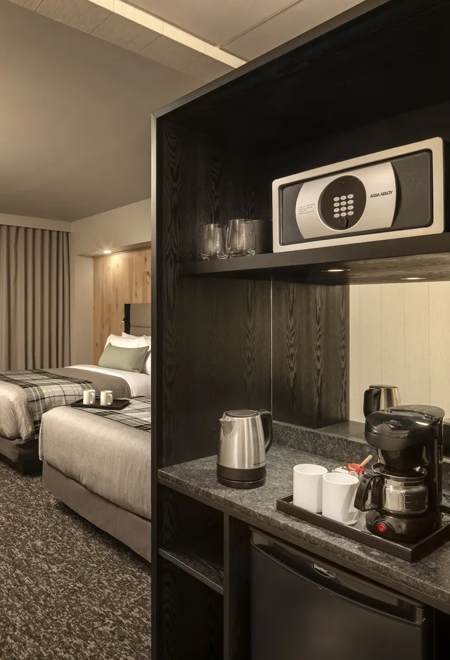 غرفة قياسية بسريرين كوين، Peaks Hotel & Suites 9/10
