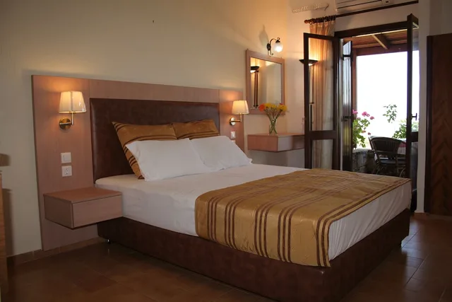 Lovenest, Studio, Queen Bed, Villa Medusa 2/8