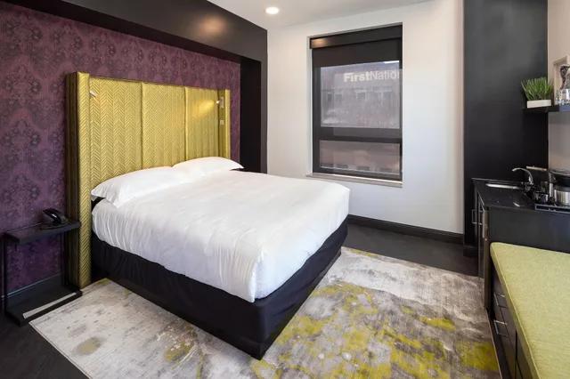 غرفة بسرير كينج بإطلالة على المدينة، Hotel On Phillips 2/3