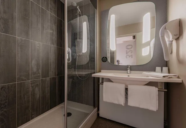 غرفة بسريرين منفصلين، B&B Hotel Lille Roubaix Centre Grand-Place 4/4