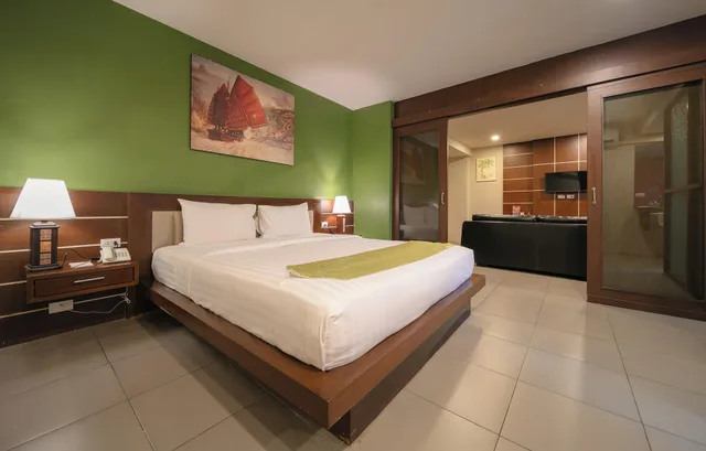 جناح رومانسي، Gu Hotel 4/7