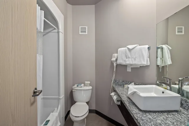 غرفة قياسية بسرير كينج، HOME INN EXPRESS MEDICINE HAT 3/3