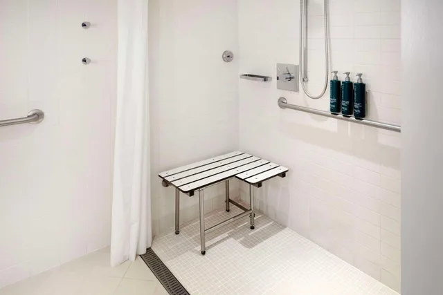 غرفة بريميير بسرير كينج، Hilton Vacation Club The Modern Honolulu 5/5
