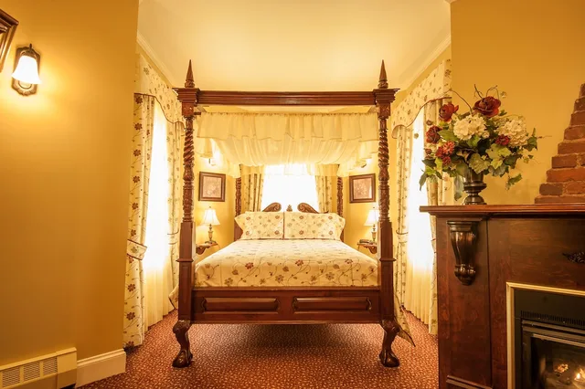 جناح بسرير كوين مع أريكة، Dundee Arms Inn 1/4