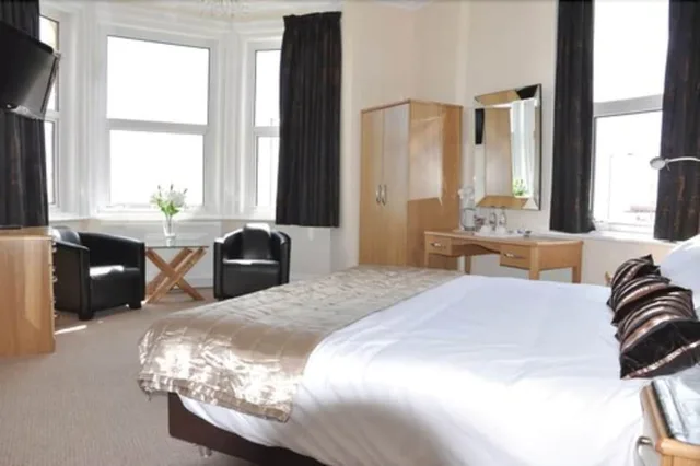 Luxury, King Bed, The Palm Court Hotel 1/3