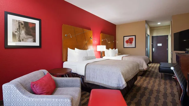 غرفة بسريرين كوين، Best Western Plus Fairview Inn & Suites 1/2