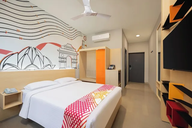 Luxe Queen Room، Ginger East Delhi 2/3