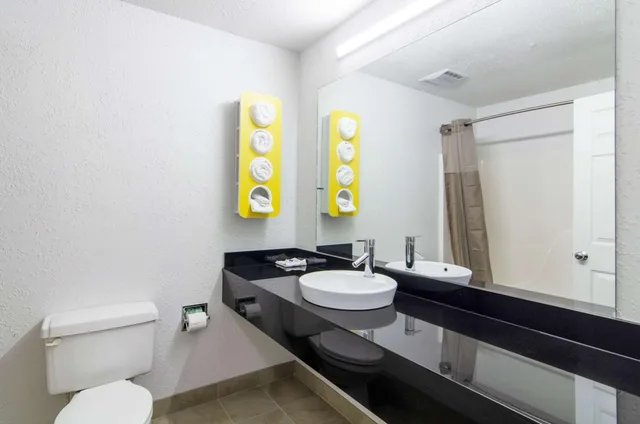 جناح بسرير كينج بجاكوزي، Motel6 Moss Point, MS 7/10