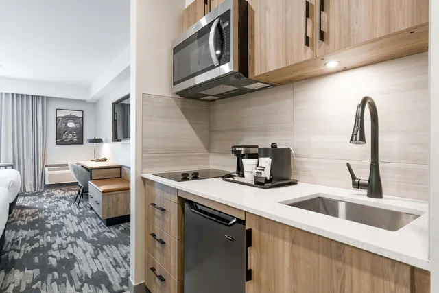 غرفة قياسية بسريرين كوين بمطبخ صغير، Sandman Signature Winnipeg Airport 8/10