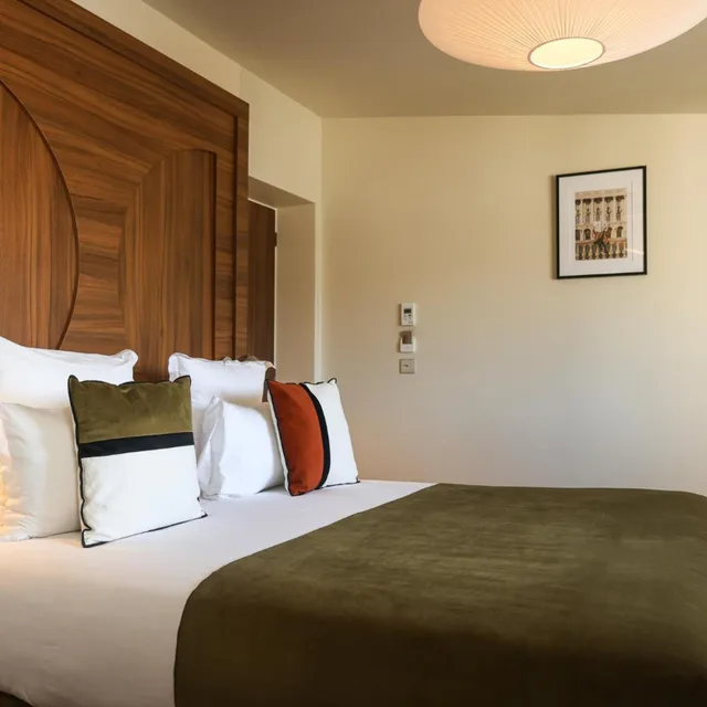 Room, King Bed, Eiffel View, HOTEL D'ARGENSON 3/6