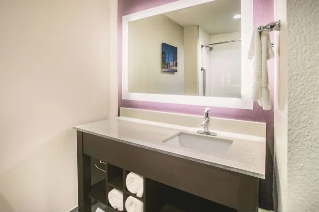 غرفة بسريرين كوين، La Quinta Inn & Suites by Wyndham Dallas - Richardson 2/3