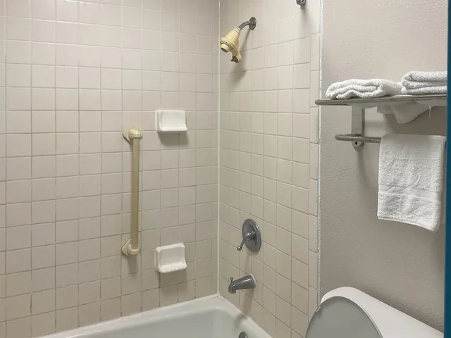 غرفة قياسية بسرير كينج، Hotel Baton Rouge Mid City 5/6