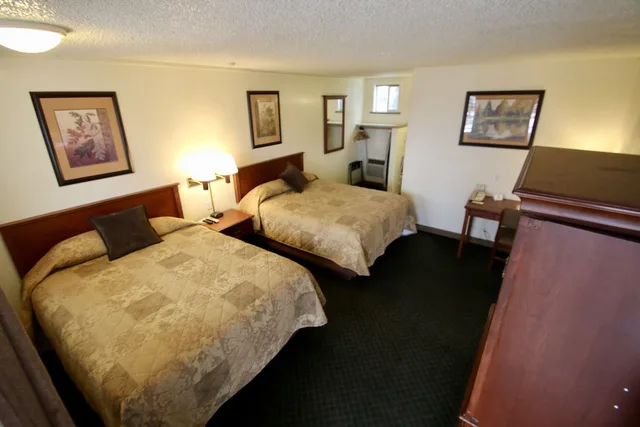غرفة بسريرين كوين، Gateway Inn 6/10