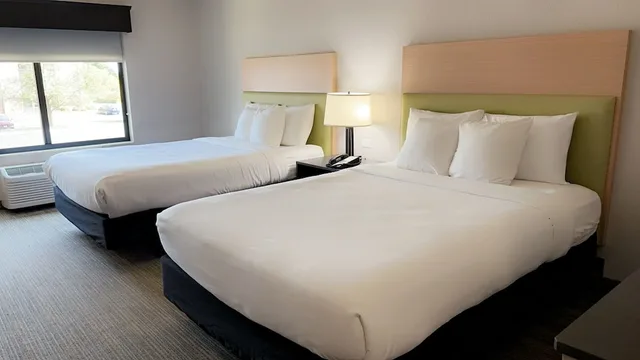 غرفة بسريرين كوين، Country Inn & Suites by Radisson, Appleton Airport - Fox River Mall Area 2/5