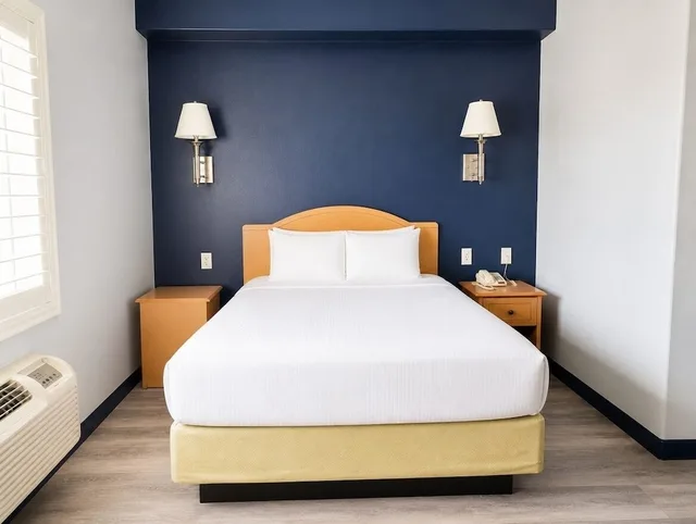 استوديو مفردة بسرير كوين، Hotel Vernal 1/10