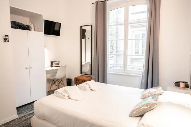 Classic, Double Bed, Hotel des Arts 2/10