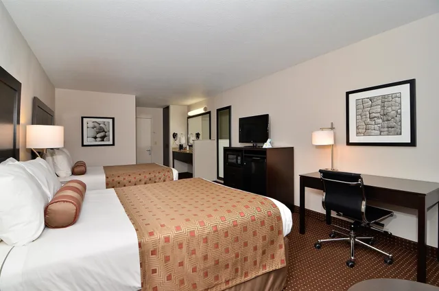 Standard, 2 Queen Beds, Best Western Inn Of Vancouver 8/10