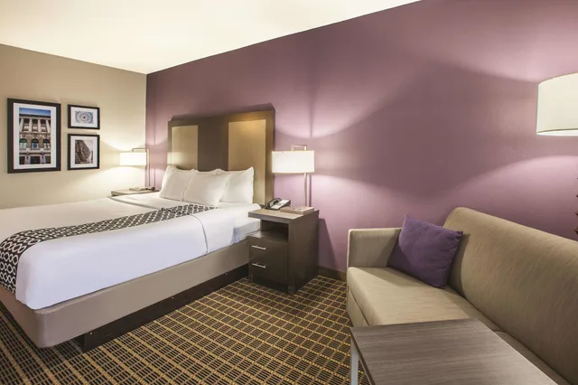 Efficiency, Deluxe, Queen Bed، La Quinta Inn & Suites by Wyndham Mechanicsburg - Harrisburg 1/2