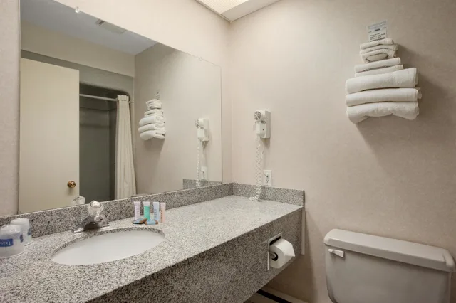 Superior, 2 Queen Beds, Sun Deck، Travelodge By Wyndham Bracebridge 3/4